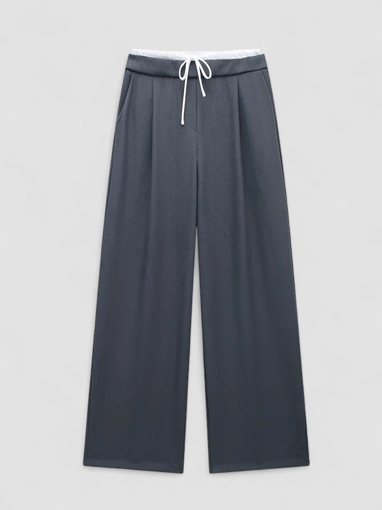 Pantalon Manon de Danoir Paris en tissu noir, coupe élégante avec détails soignés, porté sur un mannequin.
