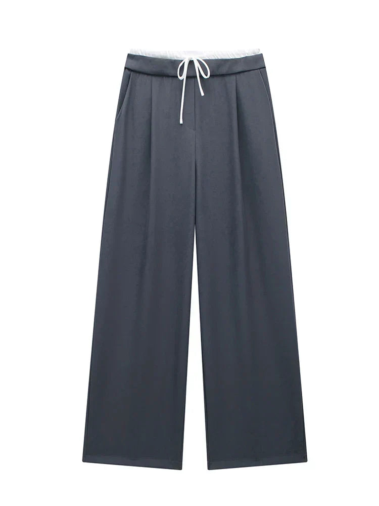 Pantalon Manon de Danoir Paris, en tissu léger, avec coupe ajustée et détails modernes, porté sur mannequin.