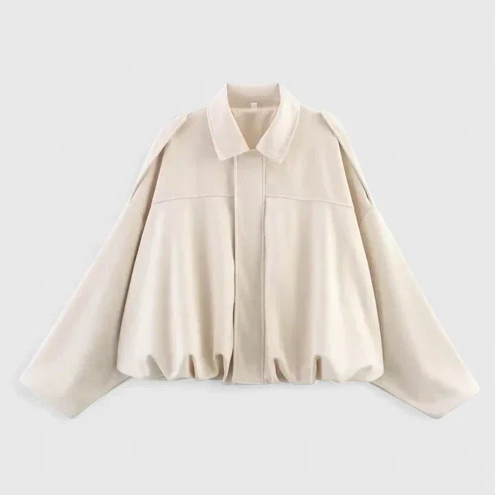 Veste confortable Danoir Paris Chrystiah, en tissu doux, coupe décontractée avec col et manches longues, vue de face.
