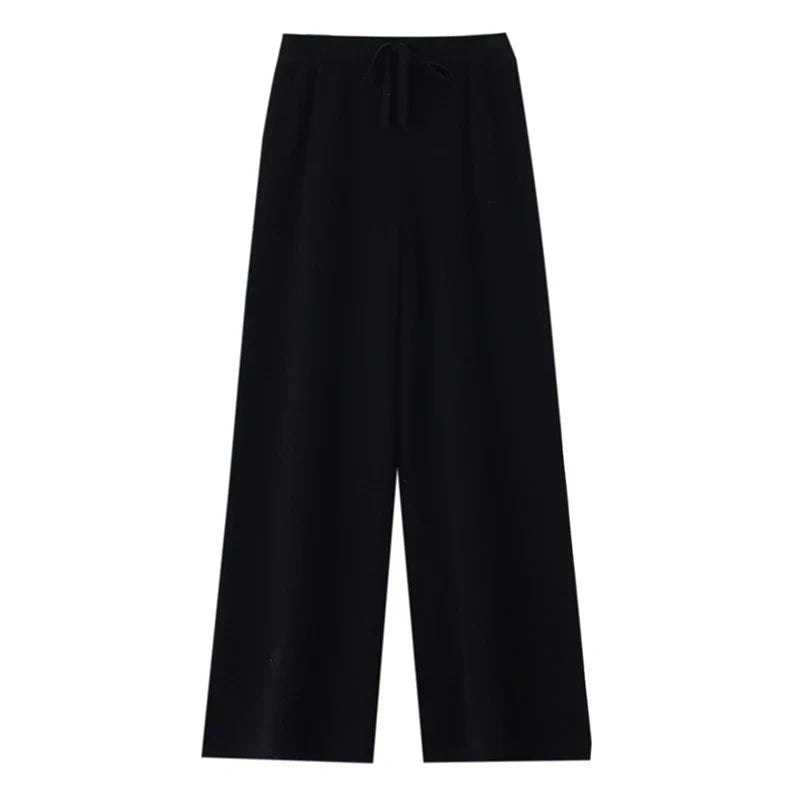 Pantalon Juliette Danoir Paris en tissu léger avec ceinture, coupe ajustée, couleur neutre, porté sur un mannequin.