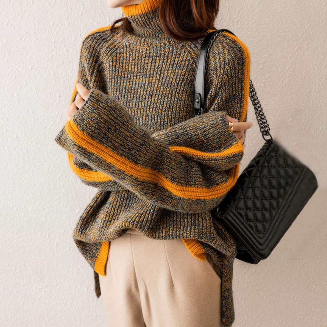 Pull Emily de Danoir Paris, élégant et confortable, en maille douce avec col rond et manches longues, porté sur un mannequin.