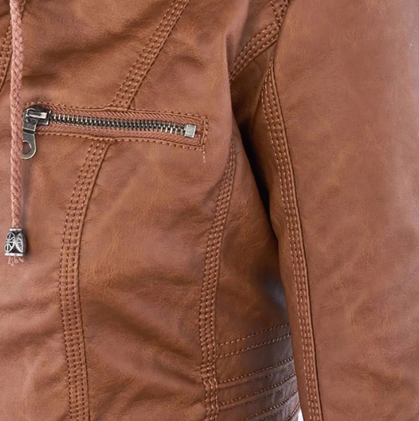 Veste confortable Charlotte Danoir Paris, tissu doux et coupe élégante, vue de face sur fond neutre.