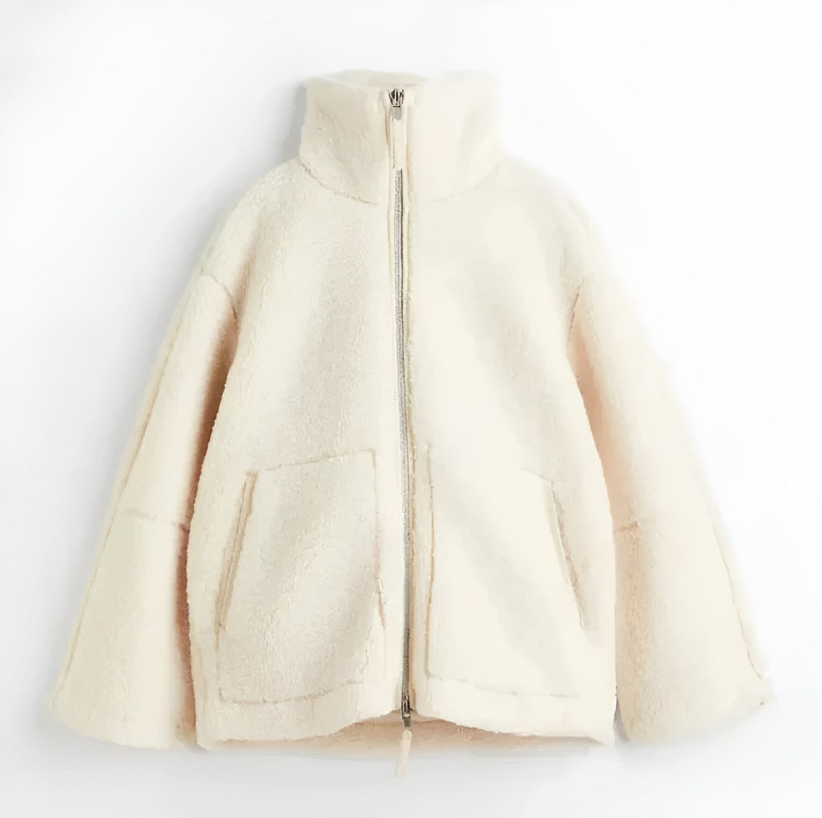 Manteau en Teddy doux KAJA de Danoir Paris, vue de face, avec texture molletonnée et col haut, pour un style cosy et tendance.