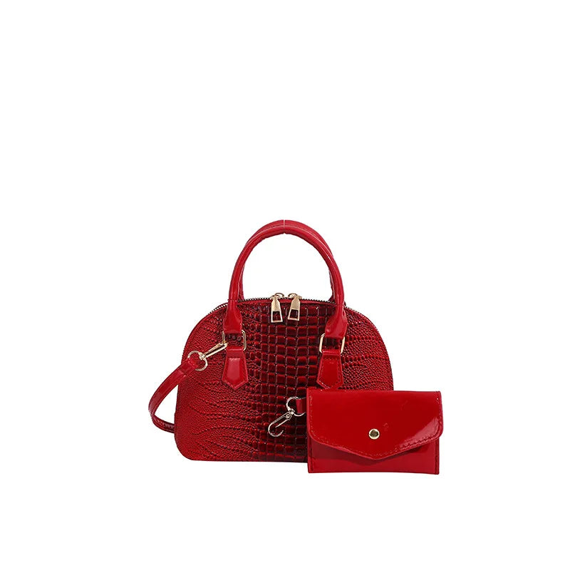 Sac Shell en cuir véritable à motif crocodile, sac polyvalent élégant de Danoir Paris, avec fermeture et poignée en cuir.