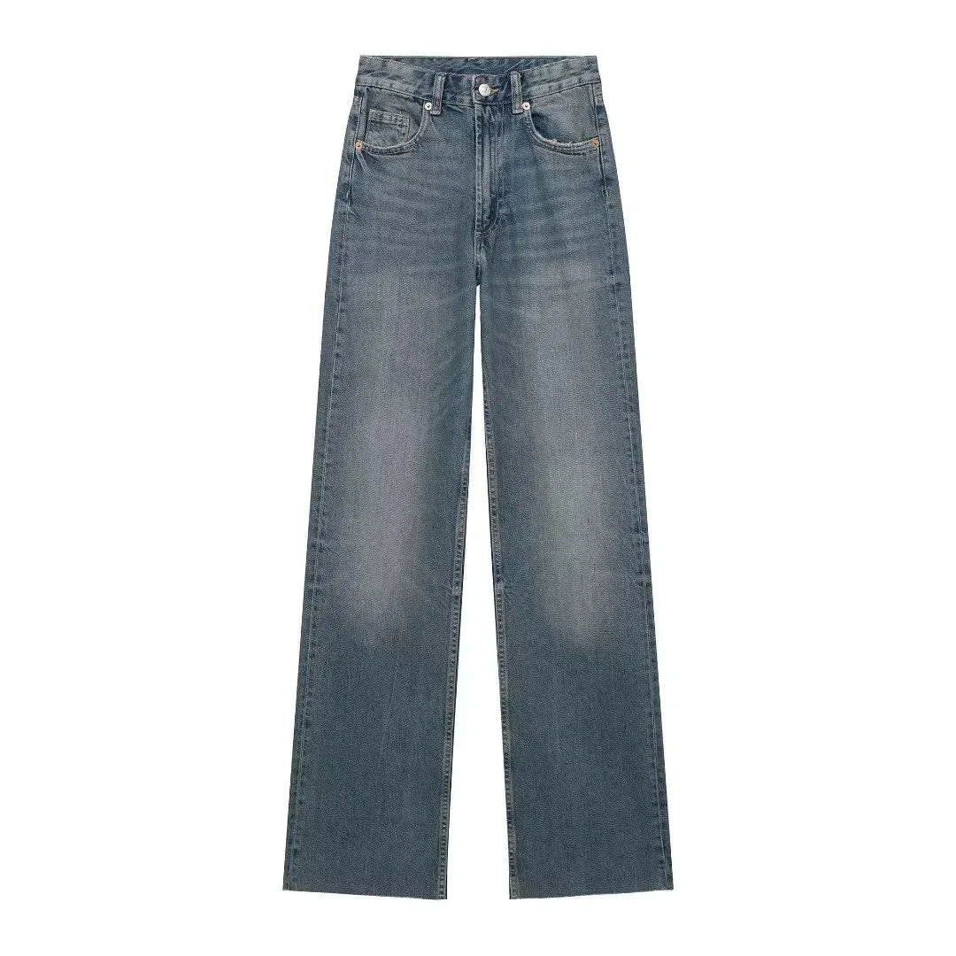 Pantalon Oriane de Danoir Paris en tissu léger, coupe élégante, porté avec une chemise blanche, vue de face.