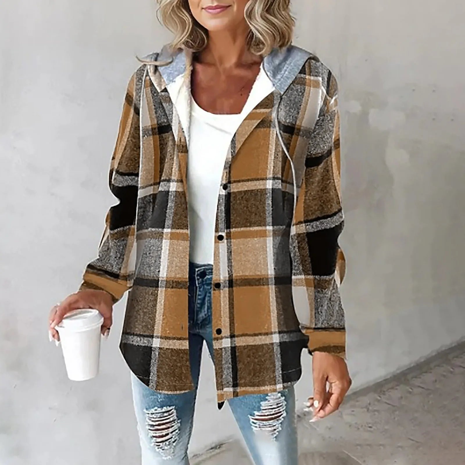 Veste d'automne MARTINA™ de Danoir Paris, en tissu chaud avec col montant, portée ouverte avec boutons visibles.
