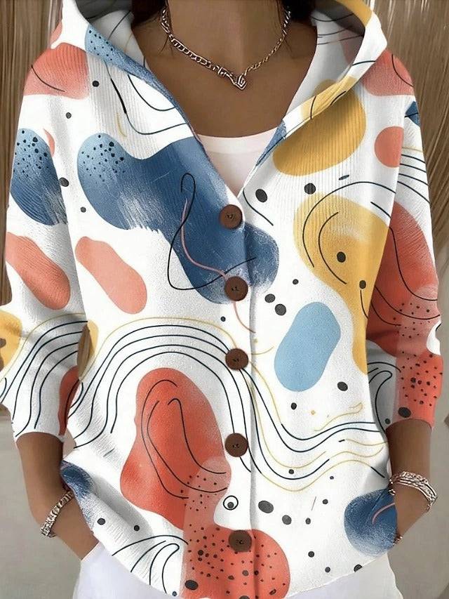 Cardigan long doux et élégant Vanessa™ pour femmes, en tricot chaud de Danoir Paris, porté par une femme souriante.