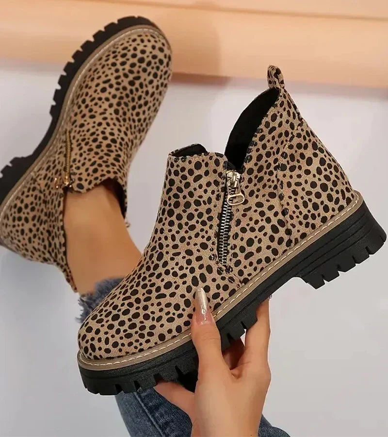 Bottines confort Danoir Paris Alessia en cuir noir avec semelle antidérapante, vues de face.