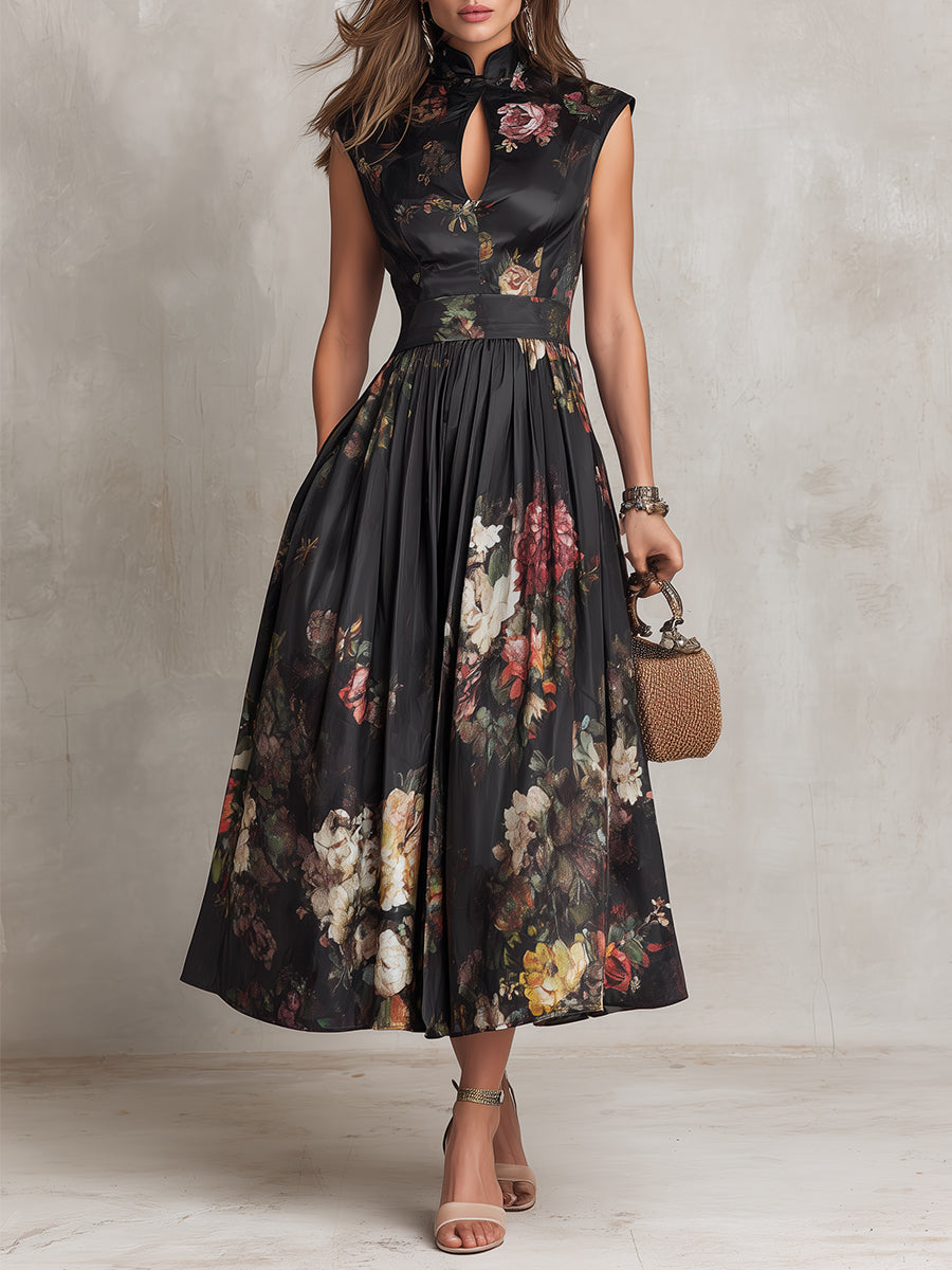 Robe mi-longue en satin plissé à col en trou de serrure noir et imprimé floral