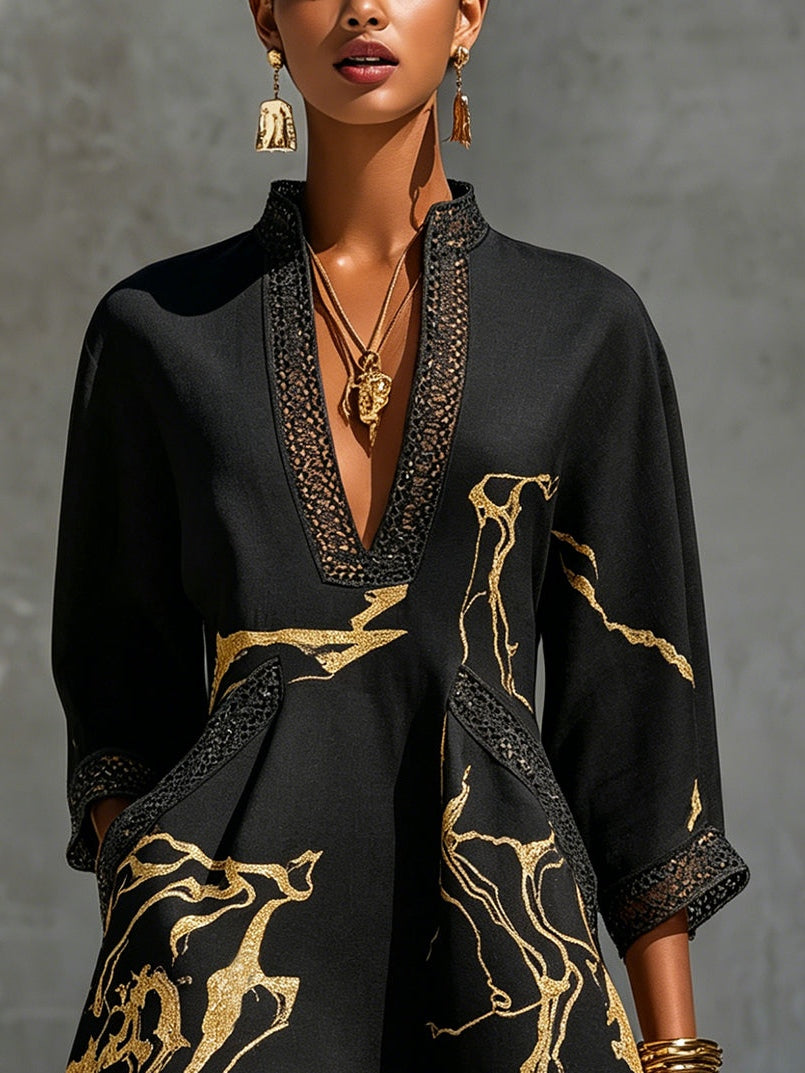 Robe noire courte Dorothée de Danoir Paris avec imprimé marbre doré et détails en dentelle crochet, vue de face.