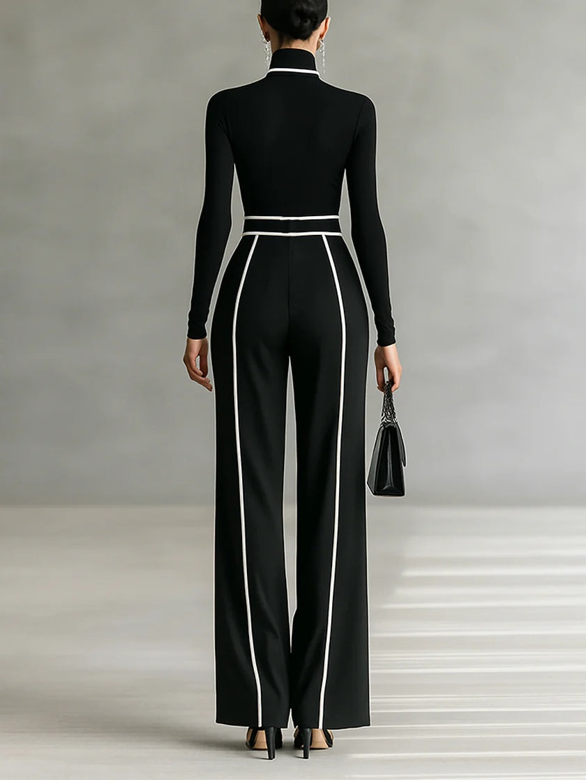 Robe élégante Emma de Danoir Paris avec col montant et pantalon large, portée dans une tenue chic et sophistiquée.