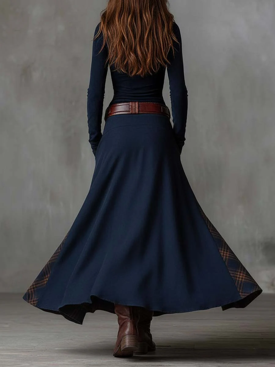 Robe maxi en suédine Élise de Danoir Paris avec ceinture, longue robe élégante et confortable, couleur beige pâle.