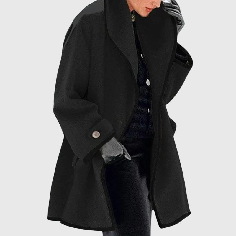 Veste en fleece élégante Maria de Danoir Paris, coupe ajustée, coloris neutre, avec col montant et poches latérales.