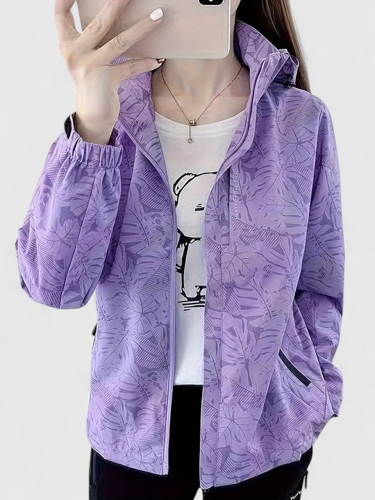 Veste élégante Danoir Paris Thanyelle, tissu chic, coupe ajustée, couleur neutre, portée sur mannequin pour style sophistiqué.