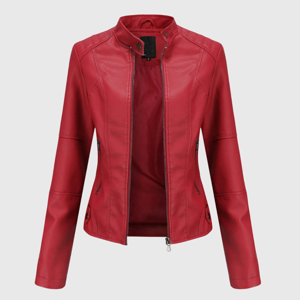 Veste en cuir élégante pour femmes Giorgina™ de Danoir Paris, coupe sophistiquée et finition de haute qualité, portée sur fond neutre