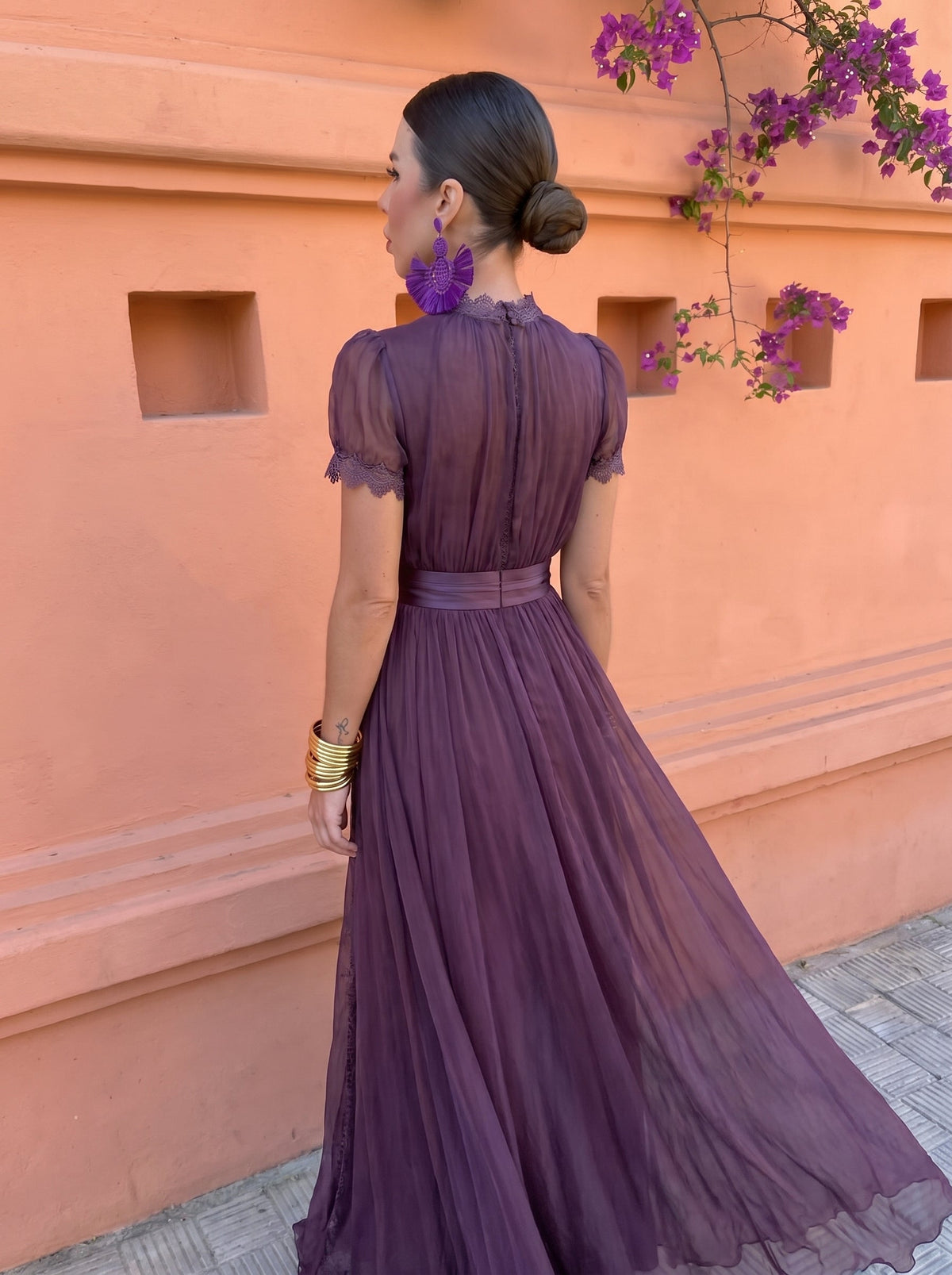 Robe longue femme Cayetana en chiffon vert avec col haut, élégante et fluide, signée Danoir Paris.