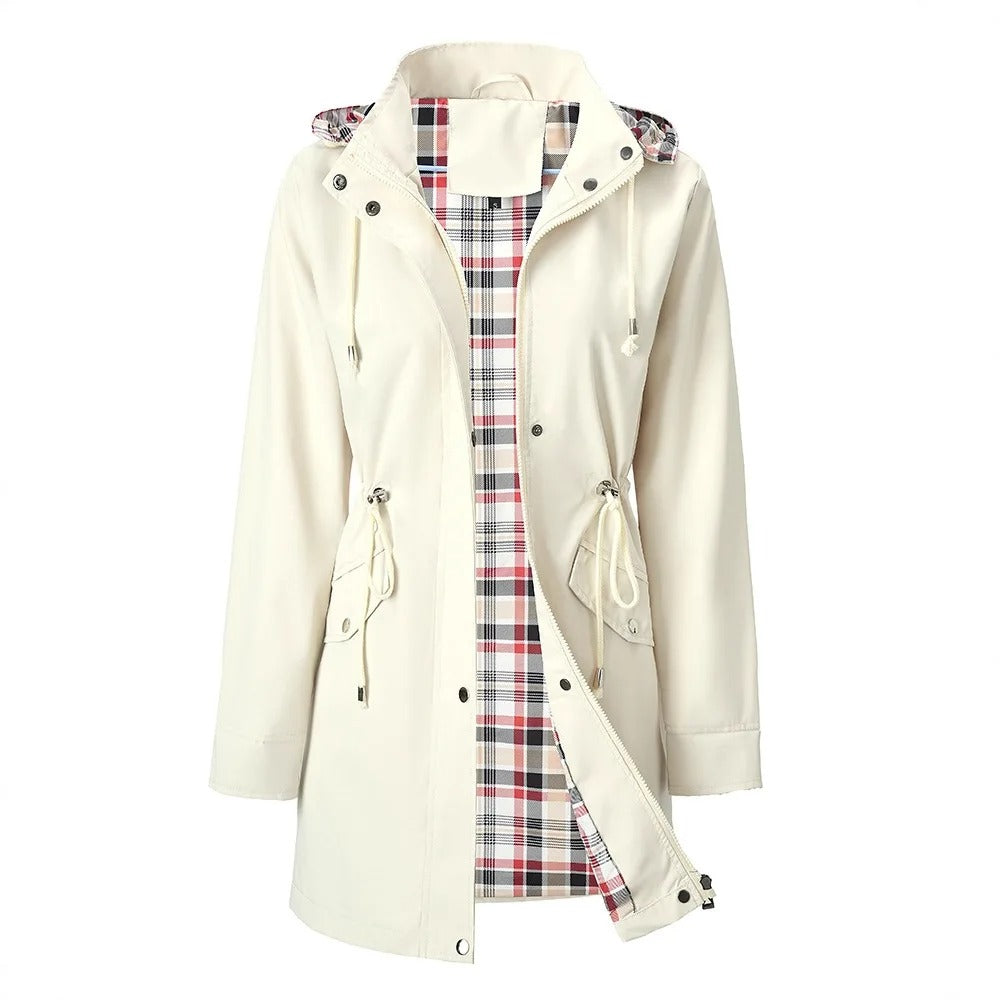 Veste de pluie 3-en-1 Carlotta Danoir Paris avec capuche amovible, imperméable et pratique pour la pluie.