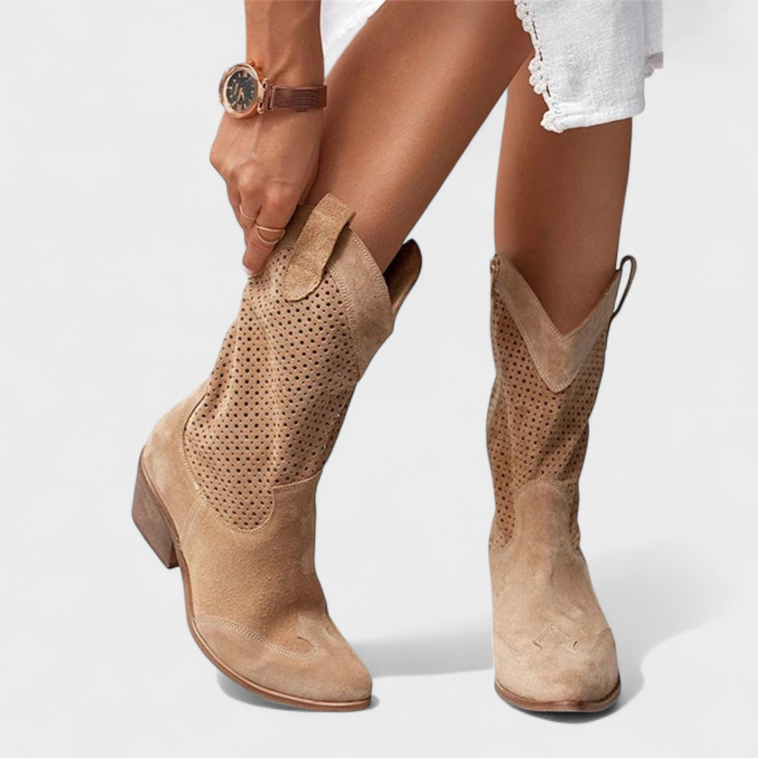 Bottes de cowboy Danoir Paris Dahlia avec empeigne perforée et talon bloc, style élégant et tendance.