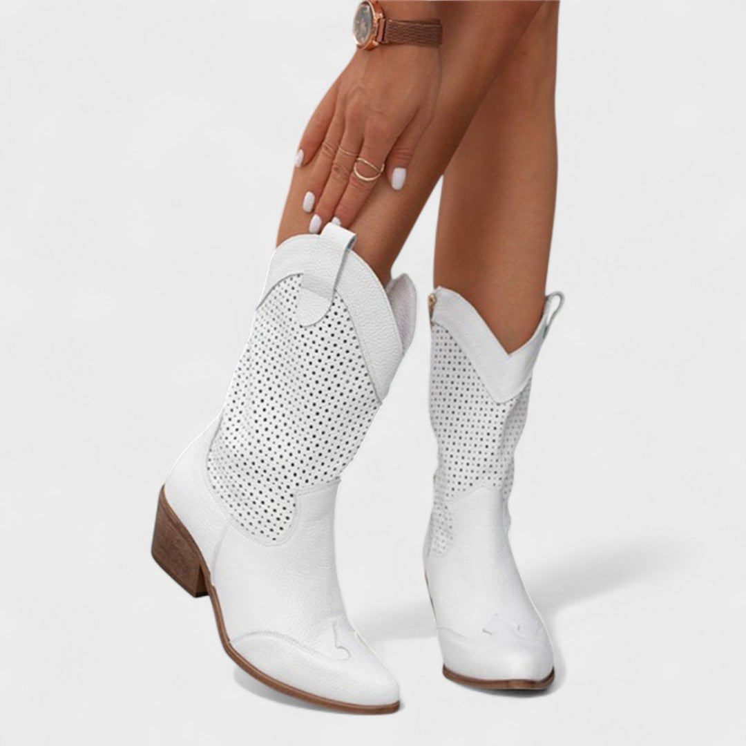 Bottes de cowboy Danoir Paris Dahlia avec empeigne perforée et talon carré, style élégant et tendance.