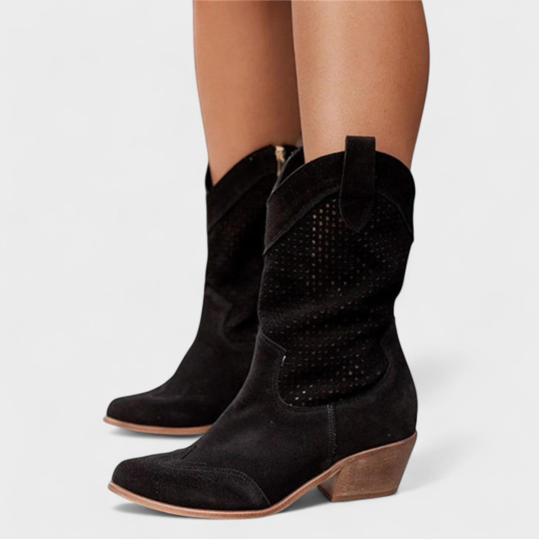Bottes de cowboy Danoir Paris Dahlia avec upper perforé et talon bloc, chaussure élégante et tendance.