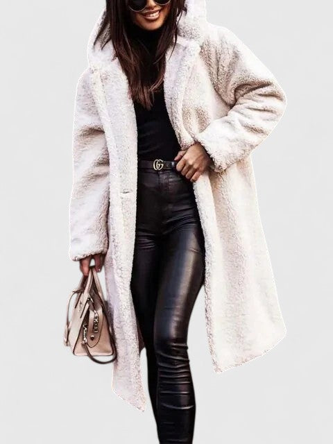 Veste élégante Danoir Paris Brionyssa, style chic avec détails sophistiqués, idéale pour l'hiver, vue de face.