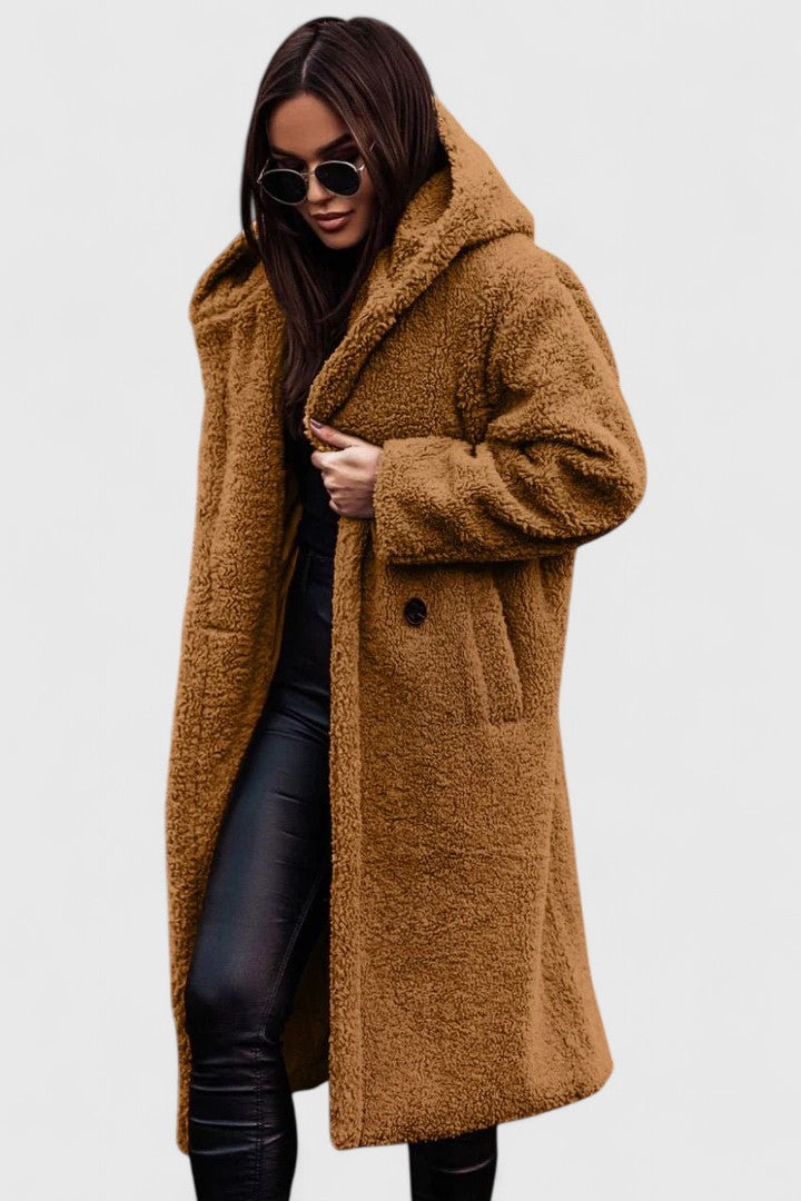 Veste élégante Danoir Paris Brionyssa en tissu chaud, style hiver avec col et fermeture boutonnée, vue de face.