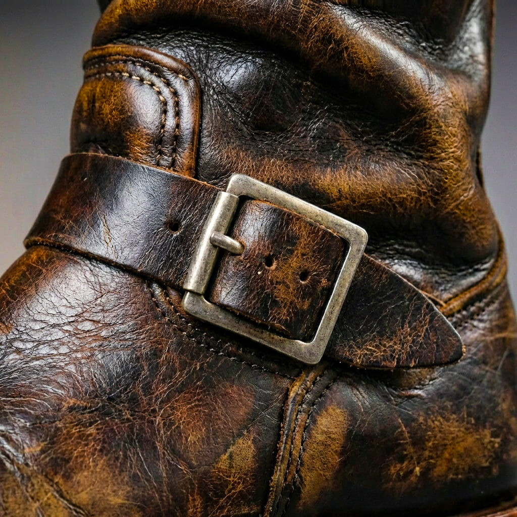 Bottes en cuir vintage Bancroft de Danoir Paris, montrant le design classique et la texture en cuir patiné.