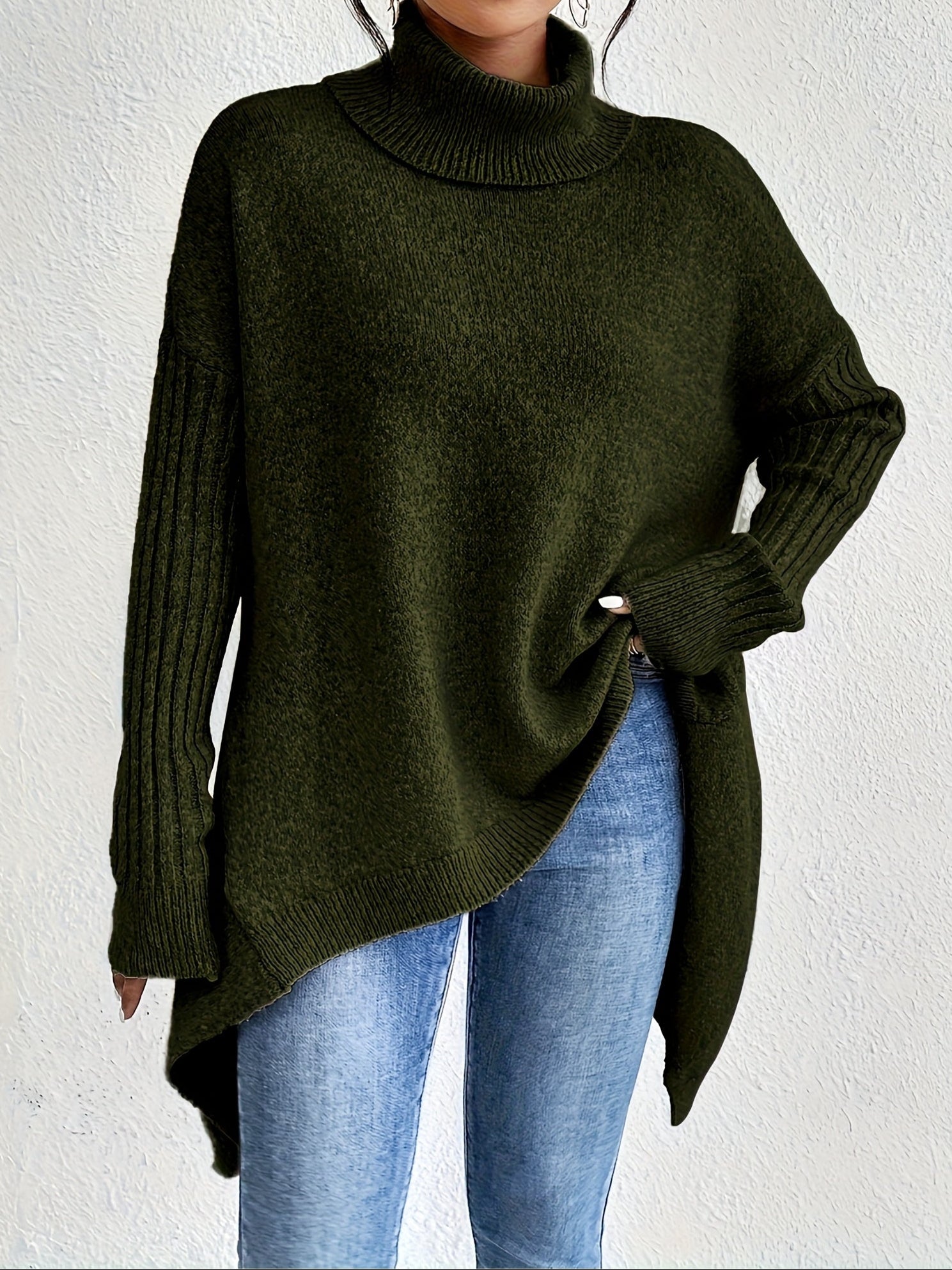 Pull confortable Audrey de Danoir Paris, en maille douce, porté par un modèle, couleur neutre et style décontracté.