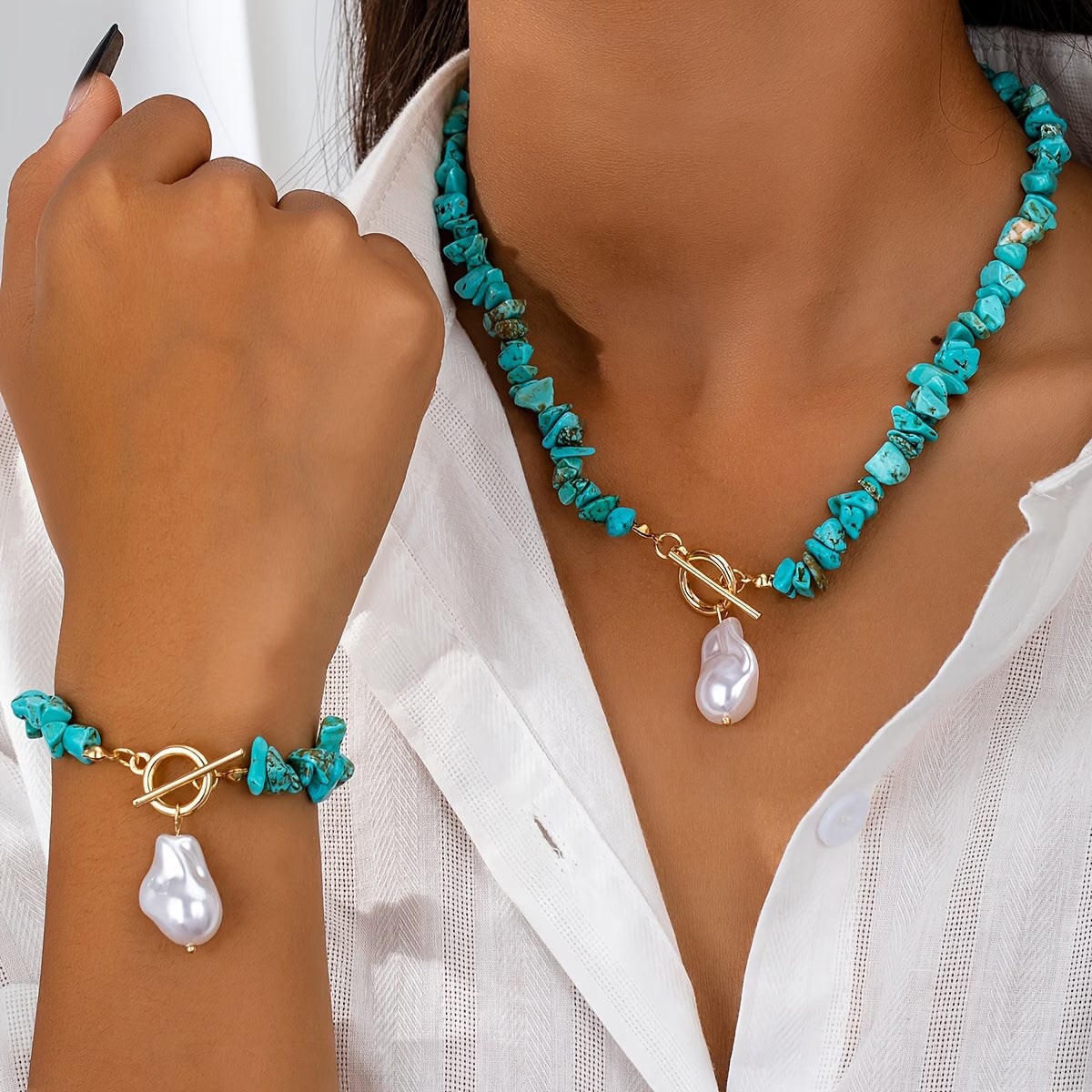 Ensemble de collier et bracelet en turquoise et perles de la marque Danoir Paris, avec bijoux élégants et raffinés.