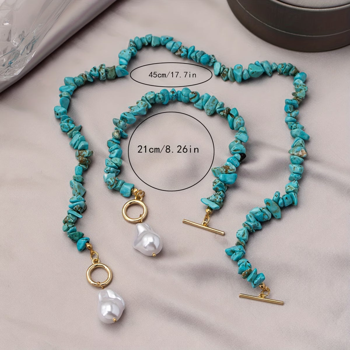 Ensemble de collier et bracelet en turquoise et perles de Danoir Paris, avec bijoux élégants et raffinés.