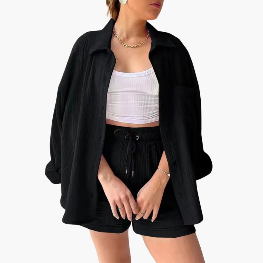Ensemble 2 pièces Délya Danoir Paris, vêtements conforts et élégants, porté par une personne, détails en tissu doux et chic.