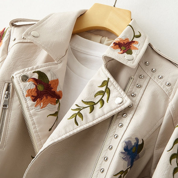 Veste fleurie rétro chic Livia de Danoir Paris, couleur blanche, manches longues et motif floral élégant.
