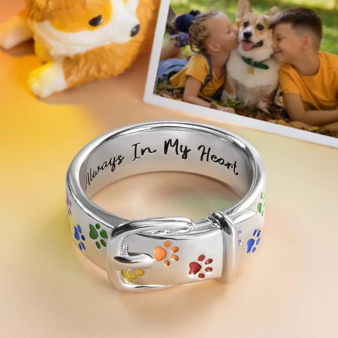 Anneau de collier pour chien "Always In My Heart" de Danoir Paris, avec motif de patte et inscription sentimentale.