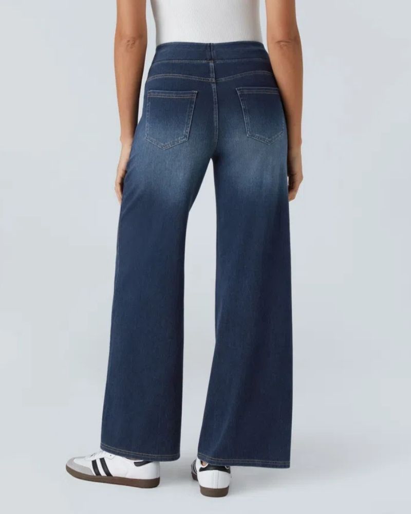 Jeans à jambe large Danoir Paris Ainsley, collection #844, confortables, en denim bleu clair, vue de face sur mannequin.