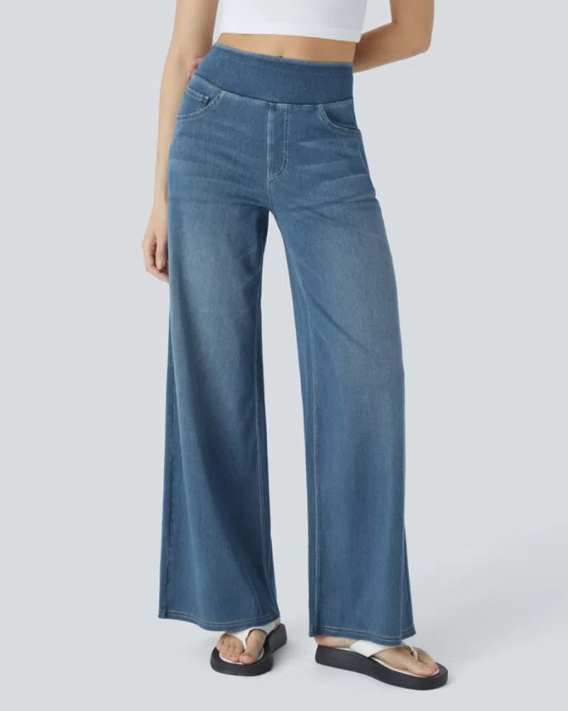 Jeans à jambe large Danoir Paris Ainsley de la collection #844, coupe confortable, porté avec un haut blanc.