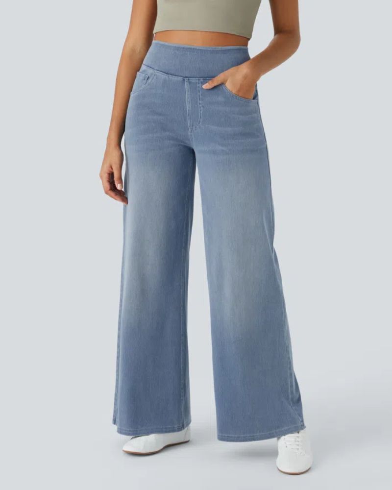 Jeans Ainsley Danoir Paris à jambe large, confortables, en denim bleu, avec ceinture et poches visibles.