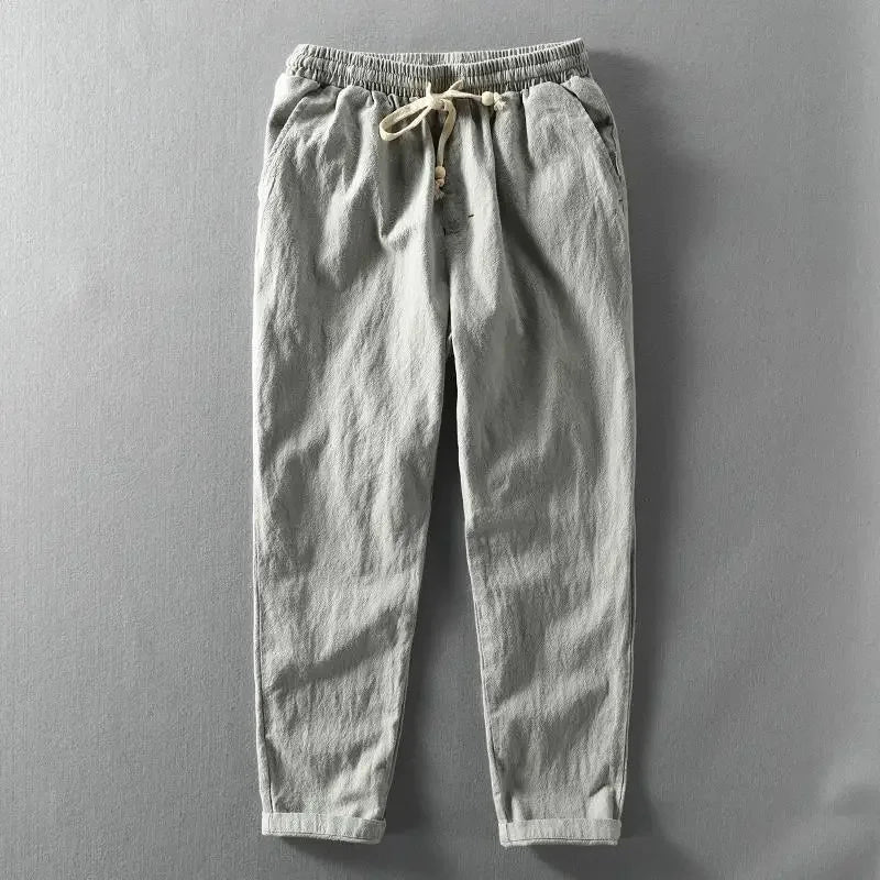 Pantalons décontractés Lexie de la collection #844 de Danoir Paris, en tissu confortable, couleur neutre, vue de face sur mannequin.