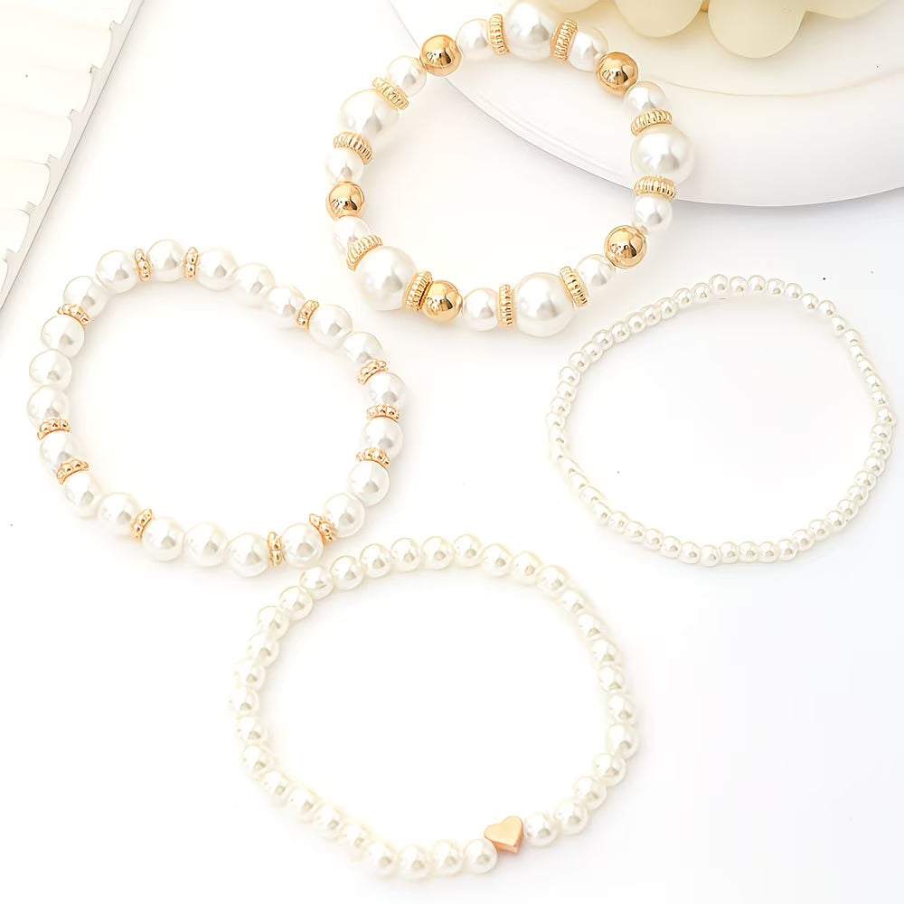 Ensemble de 4 bracelets empilables en perles de la collection All Jewelry de Danoir Paris, portés pour montrer leur style élégant.