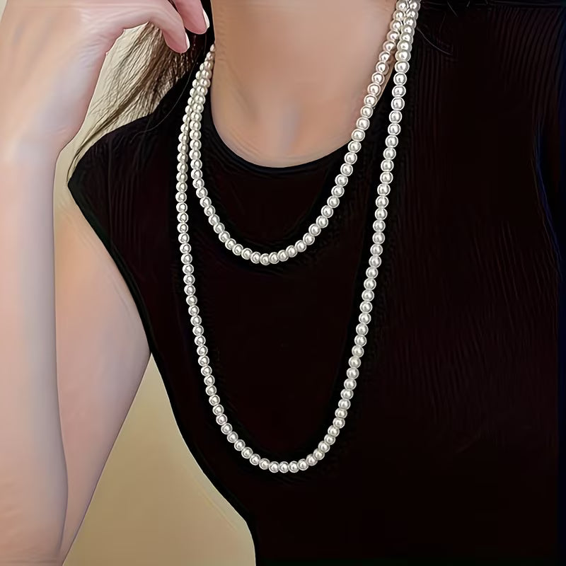 Collier double de perles intemporel de la collection Danoir Paris, bijoux élégants avec perles brillantes et chaîne délicate.