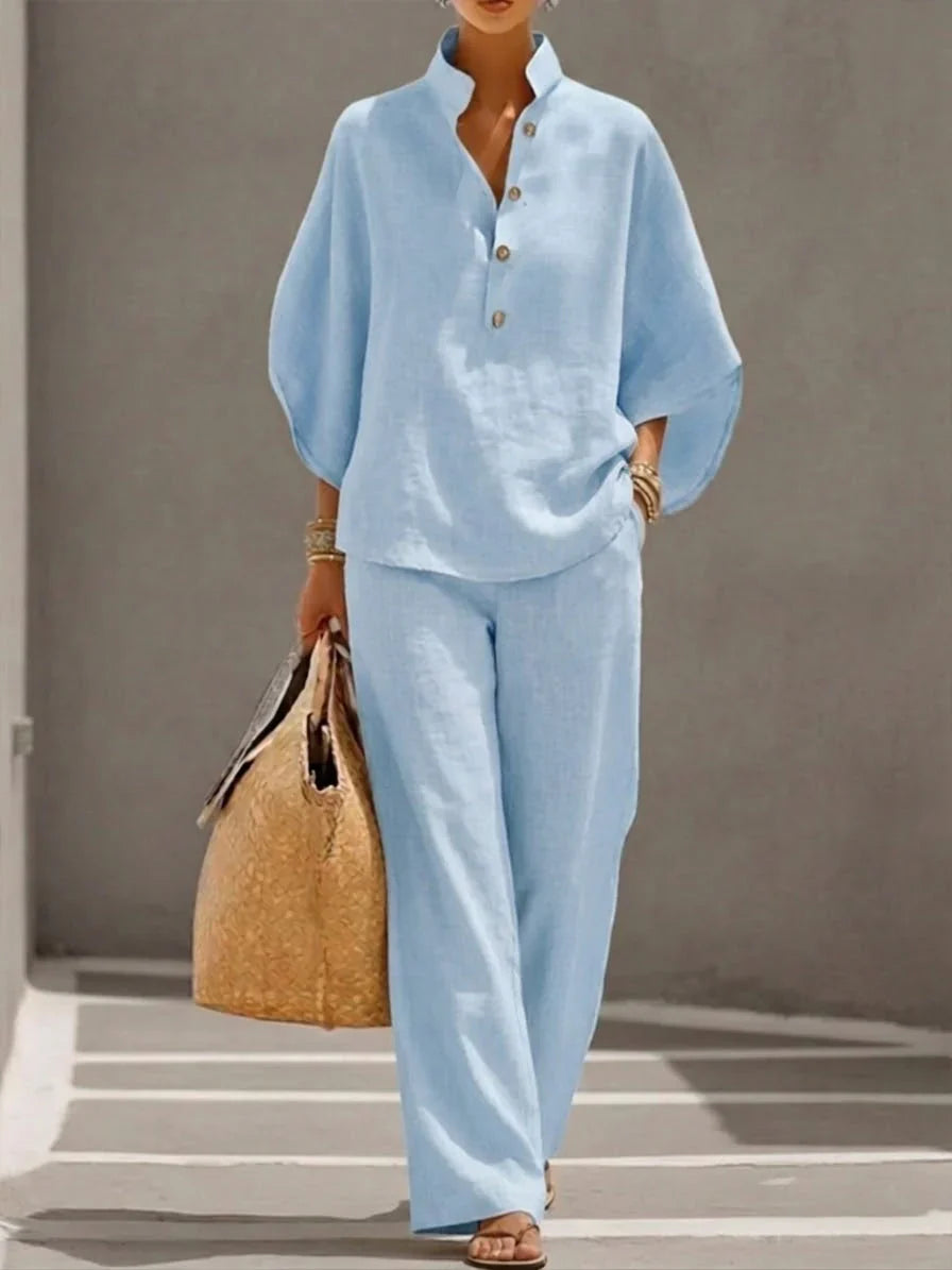 Ensemble en lin Danoir Paris, haut manches murciélago et pantalon large, look élégant et confortable, couleur claire.