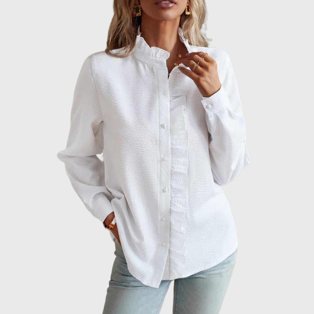 Blouse élégante Agnete de Danoir Paris, en tissu fluide, avec détails sophistiqués, portée sur un mannequin blanc.