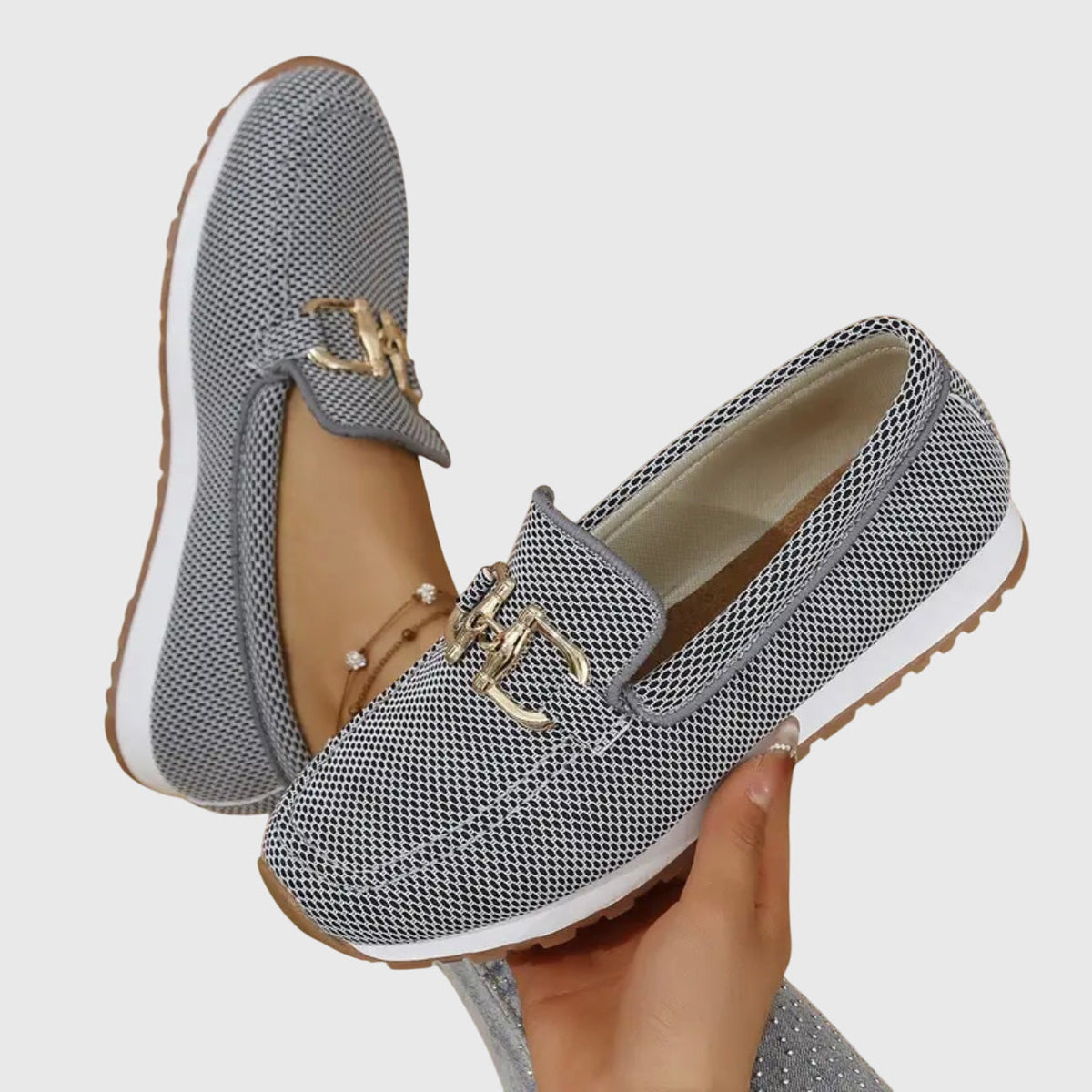 Chaussures orthopédiques Lili Danoir Paris, mocassins sneaker beige pour femmes, confort et style.