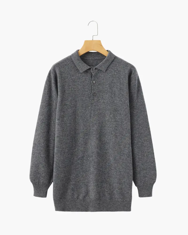 Polo en cachemire 100 % pour homme de Danoir Paris, finition élégante et douceur visible sur le tissu.