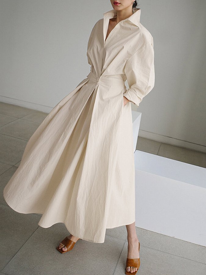 Robe longue élégante Clémence de Danoir Paris, tissu fluide avec détail de ceinture à la taille, portée chic et sophistiquée