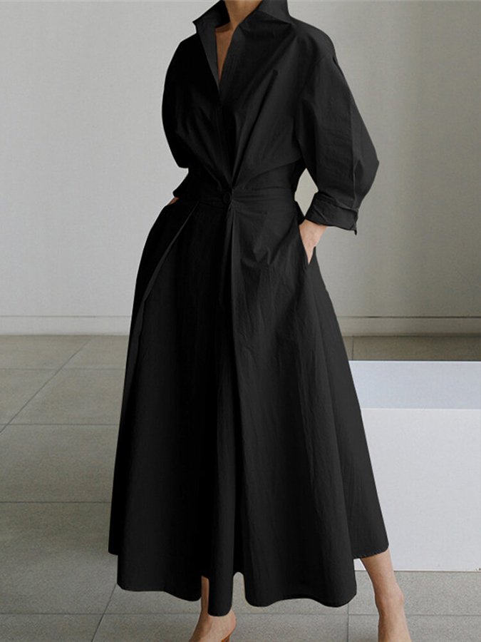Robe longue élégante Clémence de Danoir Paris, tissu fluide avec détails sophistiqués, portée par mannequin.