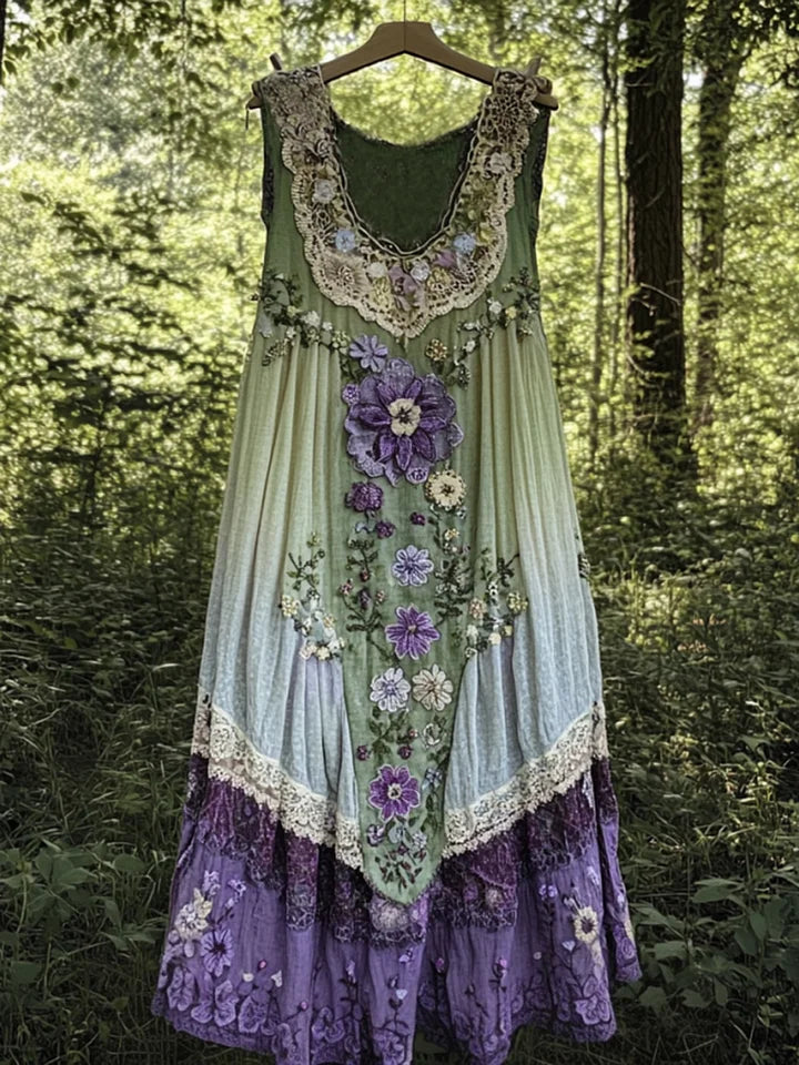 Robe bohème en lin Evabella de Danoir Paris, coupe fluide avec détails élégants, portée décontractée et style naturel.