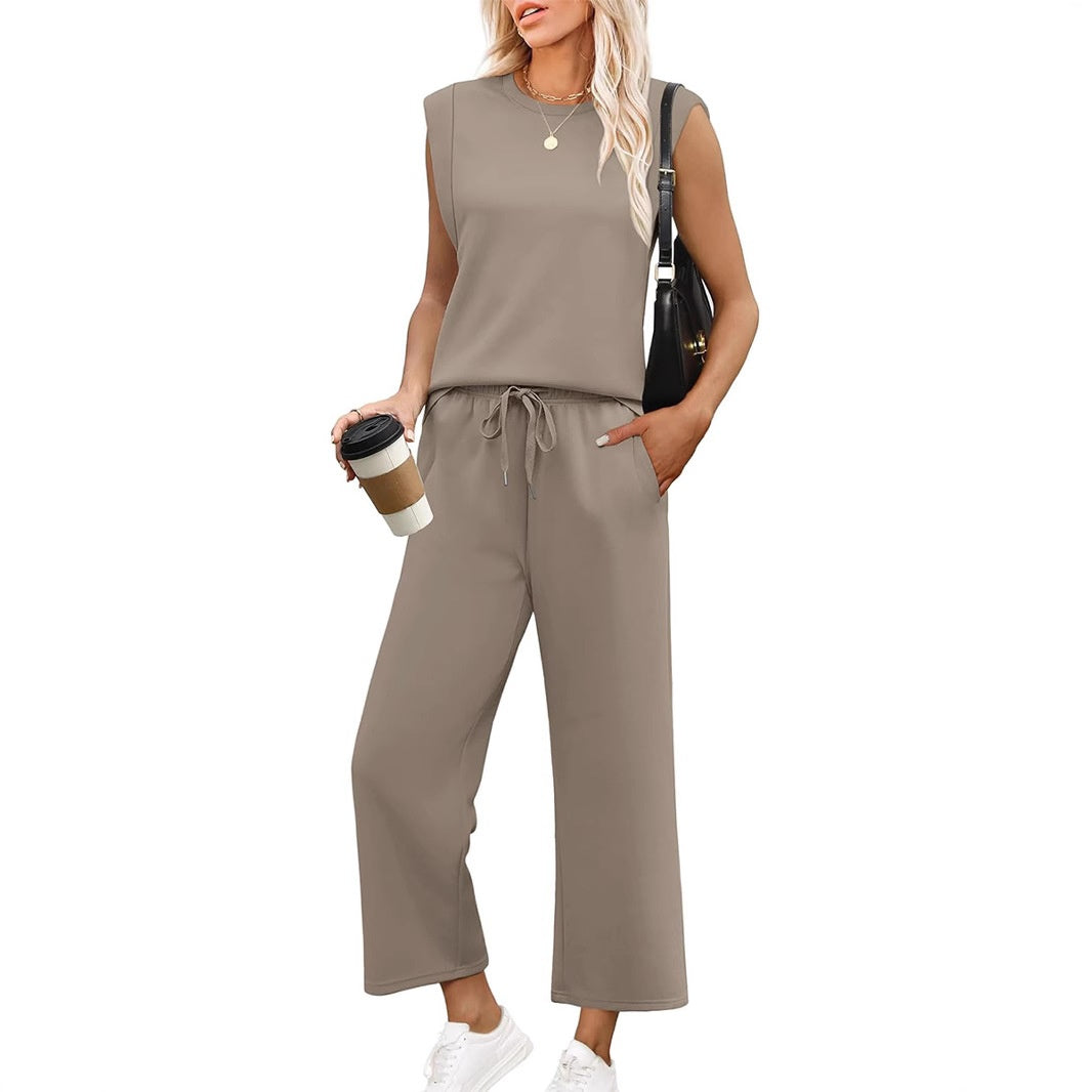 Ensemble confortable et chic Leyla de Danoir Paris, vêtement élégant avec tissu doux, porté par un mannequin.