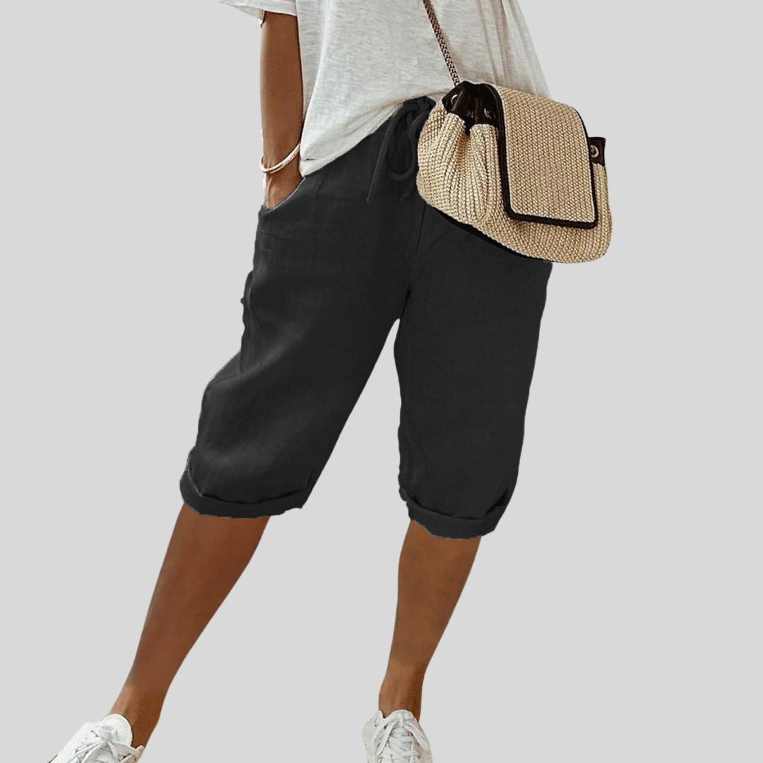 Short fluide confortable et élégant de Danoir Paris, montrant la coupe fluide et la texture douce du tissu.