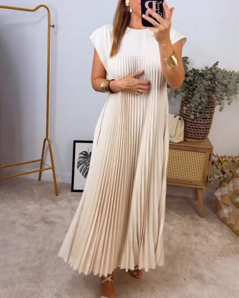 Robe longue élégante beige Sylvie de Danoir Paris, détail du tissu fluide et du design sophistiqué.