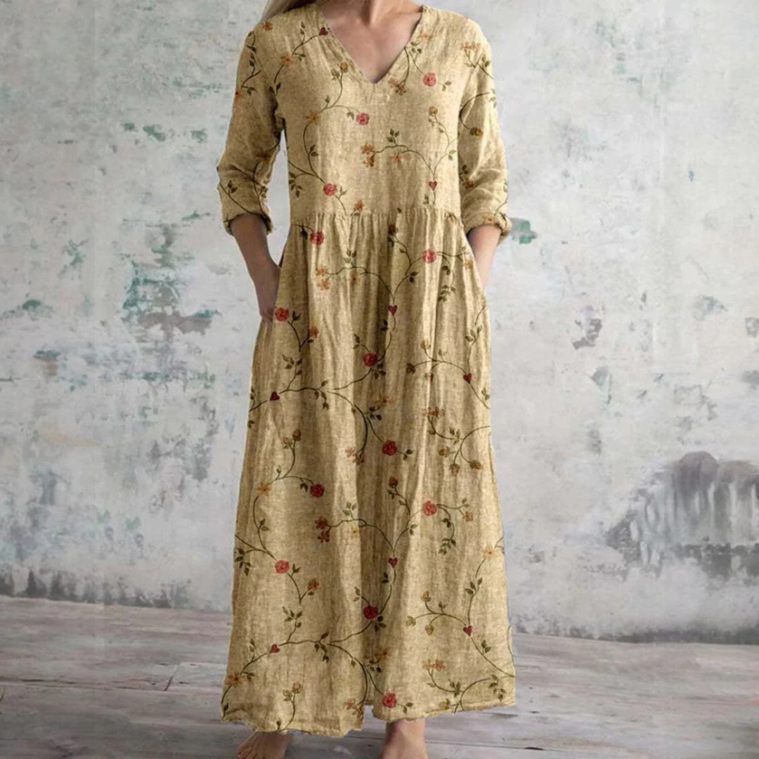 Robe aérienne florale Tamara de Danoir Paris avec imprimé floral léger et tissu fluide, portée élégamment.
